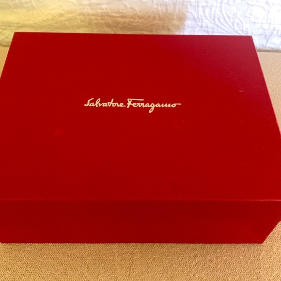 Salvatore Ferragamo new Gancini Bianco Stampa silk pattern handbag purse - Picture 9 of 9